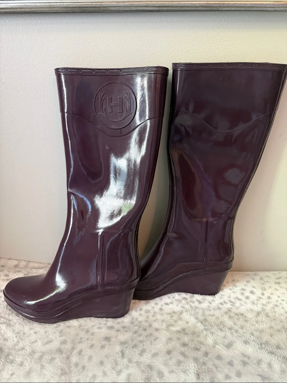 Hunter Wedge Rain Boots in Dark Plum